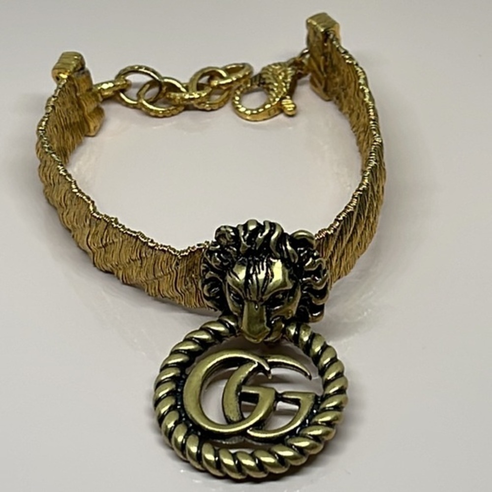 Gucci Gold Tone Lion Head GG Bracelet Charm - Picture 7 of 9